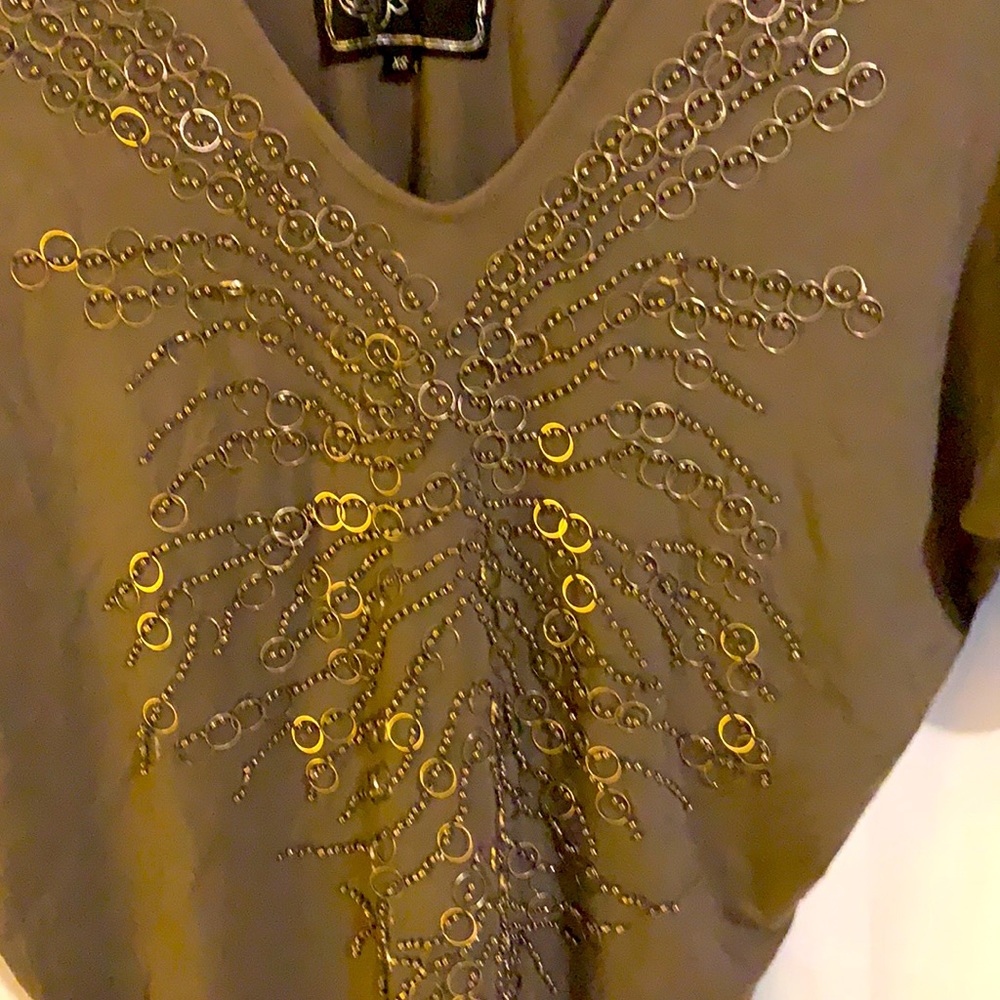 NWOT top with studs & rings patterned in front